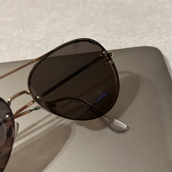 Express Mirrored Aviator Sunglasses - Picture 3 of 7